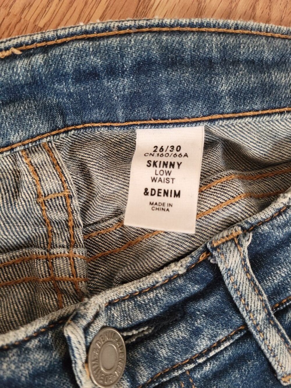 H&M Skinny Low Waist Distressed Ripped Jeans Size 26/30 - Picture 5 of 8